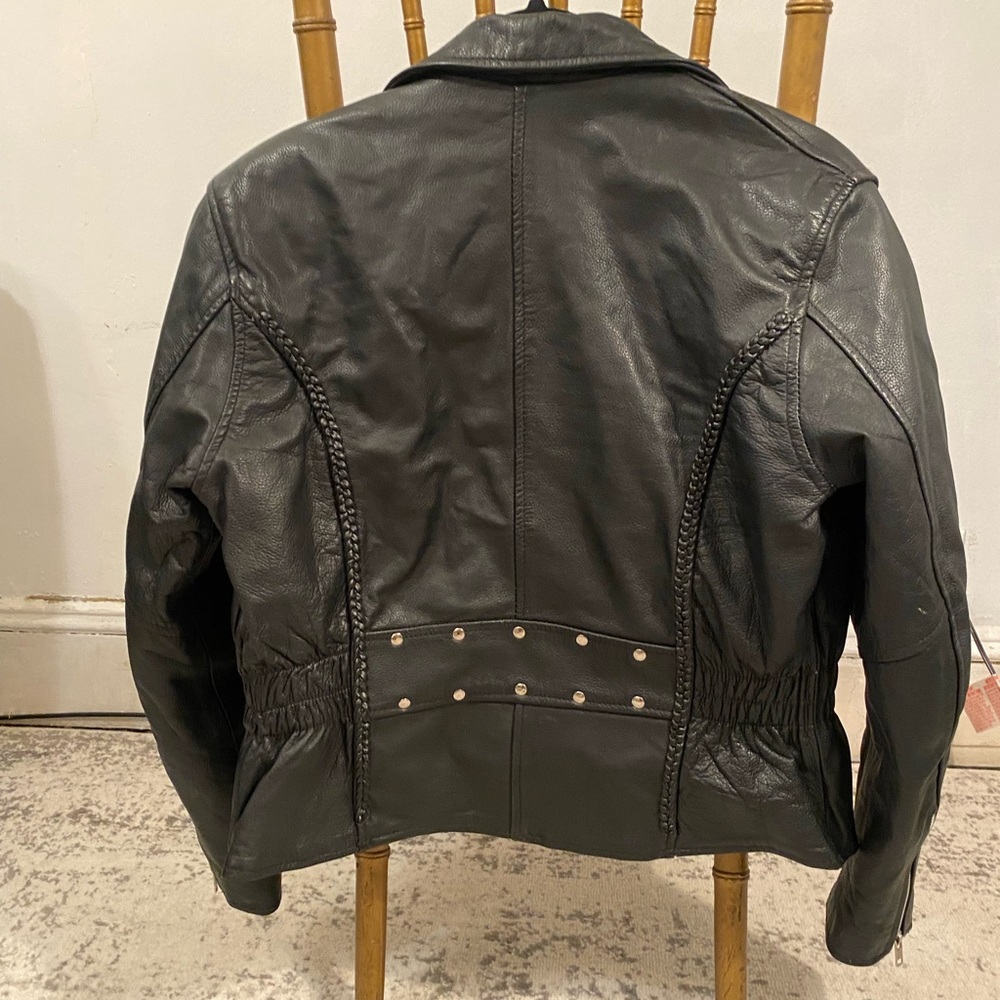 Vintage unisex leather jacket, fits a mens small, women’s medium
